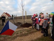 100.výročí vzniku Československé republiky - výsadba stromů Alej republiky na Vlkavě